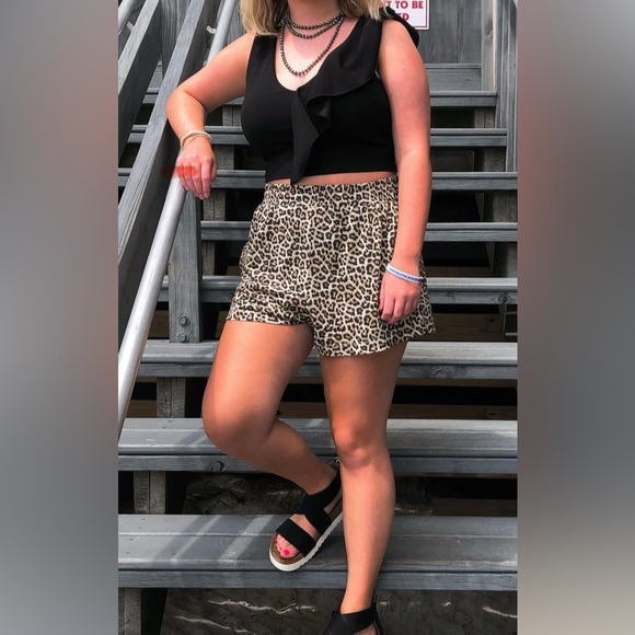 Pants Store Cropped Ruffle Blouse - Picture 3 of 5